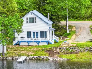 Peaceful Stark Cottage w/ Deck on South Ponds!