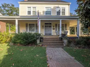 โรงแรม The Grey Swan Inn