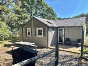 Charming 3-Bedroom Cottage in Truro. Walk to Beach