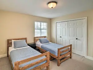 Apt w/ Balconies - Steps to Kemah Boardwalk!