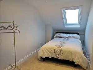 Beautiful 3-Bed House in Guildford