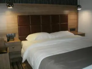Metropolis Hotel