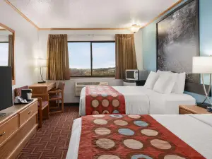 Super 8 by Wyndham Eveleth