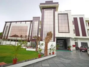 Hotel Opal Courtyard
