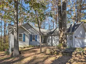 Luxe Lake Hartwell Waterfront Getaway w/ Fire Pit!