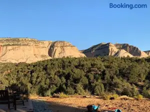 Skyfall Cabin. Stunning Views, Hot Tub, Minutes from Zion