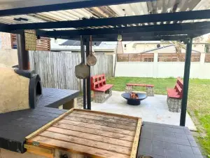 Coastal Escape Noraville - Family Friendly Home - Woodfire Pizza Oven