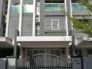 Kampar Contemporary Modern Concept 3 Story House