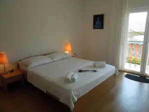 Spacious Stay in Historic Knin