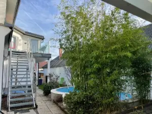 Cozy Apartment Next Outlet Center & Airport with Pool & Garden