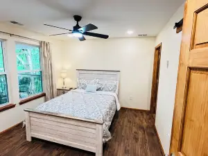 Hardy lake house. Ideal for relax fishing and spending quality time on lake.