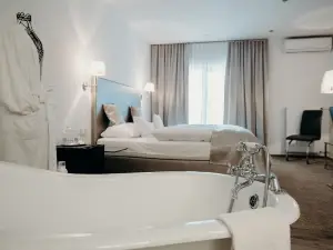 โรงแรมคริสตัล