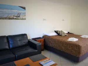 Pacific Palms Motor Inn