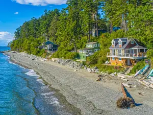 Eagles Nest - Unit 1 House: Ocean Views, Beach Access - Point Roberts