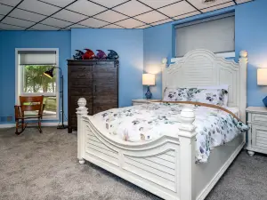 Hot Tub, Gourmet Kitchen and Dock - Luxurious Panoramic Retreat