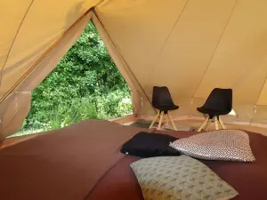 Glamour Tent in Frisian Woods Near Cycling Route
