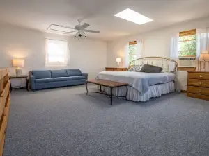 Lake Front Cabin with Amazing Sunsets- Easy Access to the Inland Sea