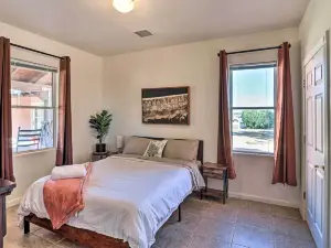 Eloy Desert Oasis พร้อมสนามและสระว่ายน้ำ!