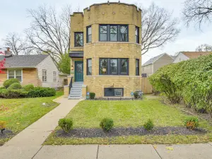 Family Apartment w/ Deck + Yard Near Northwestern