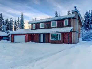 'Northern Bliss' Modern Mtn-View Home in Fairbanks