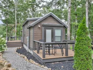 Tranquil Cabin with Fire Pit and Panoramic Lake Views in Tennessee