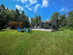 Långhus at Midgard Farms w/ Hot Tub!