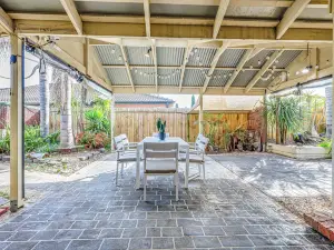 Stayau Family Retreat w/Pool Table in Cranbourne