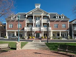 Gateway Hotel, Trademark Collection by Wyndham