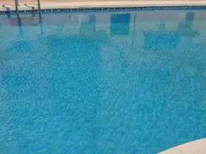 Apto. con wifi, piscina, vistas al mar y parking.