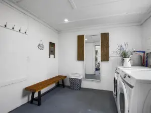 Charming 4 Bedroom Farmhouse with Large Backyard for Entertaining