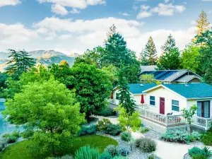 Aurora Park Cottages