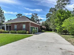 Spacious Milton House w/ Porch - on Golf Course!