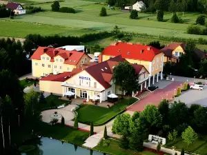 Hotel Chabrowy Dworek