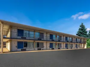 Travelodge by Wyndham Calhoun South I-75