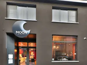 Hotel Moon
