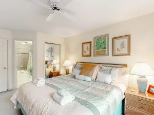 Lovely Lake Michigan beachfront condo with deck, washer/dryer, fireplace, views