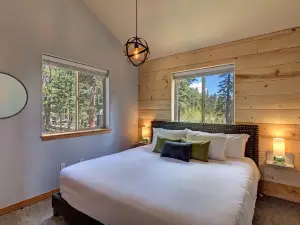 Mountain Chic Lodge - High Alpine Views & Hot Tub