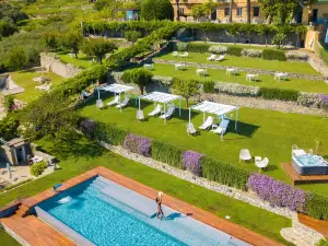 Villa Riviera Resort