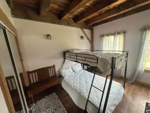 Tranquil 3-bed home in Brookfield with WiFi, quiet road, patio and great room