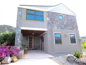 Mesmerizing view with pool 2 bedroom stone cottage in Coral Bay