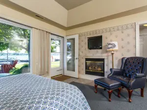 Snug Harbor Inn