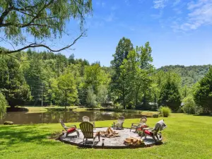 ทวิน พอนด์ส รีทรีต - บ่อน้ำ/อ่างน้ำร้อน/เตาไฟ/ห้องเกม/ที่พักสัตว์เลี้ยงพักได้ บาย เรดอว์นนิง