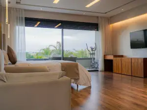 Chic villa with pool and 4 bedrooms and WiFi,  in a big Golf Resort