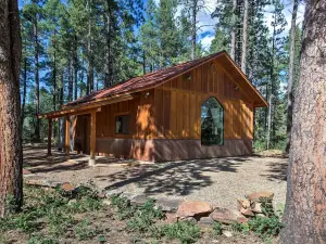 Mancos Cabin Rental on 80 Acres w/ Mountain View!