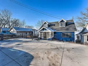 Lakefront Home with Gorgeous Sunsets, Kayaks, and Pier