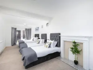Skyvillion - Enfield 4Bed House W/Garden + Parking