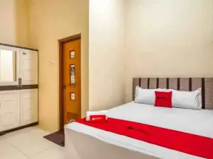 RedDoorz Syariah Near Kebon Rojo Park Blitar