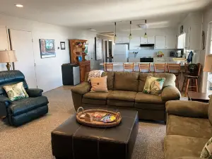 Deep water Lake Marion house.  4BR 2.5BA. Fish off dock. Nearby Golf. SUNSETS