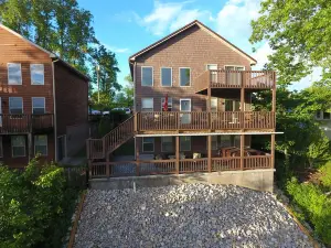 Lake Cumberland Lake Front Paradise! Overlooking Lee’s Ford! Recently Renovated!