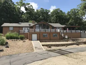 L@@k! Lakefront/Golf Course HOME Private, Upscale Sleeps 1-10